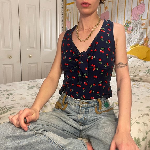 Cherry Print Sleeveless Top - Picture 5 of 11